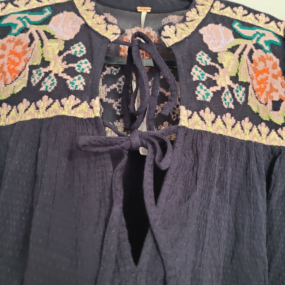 Free People Boho Black Poet Sleeve Top w/ Floral Embroidery & Front Ties Medium - Picture 4 of 14